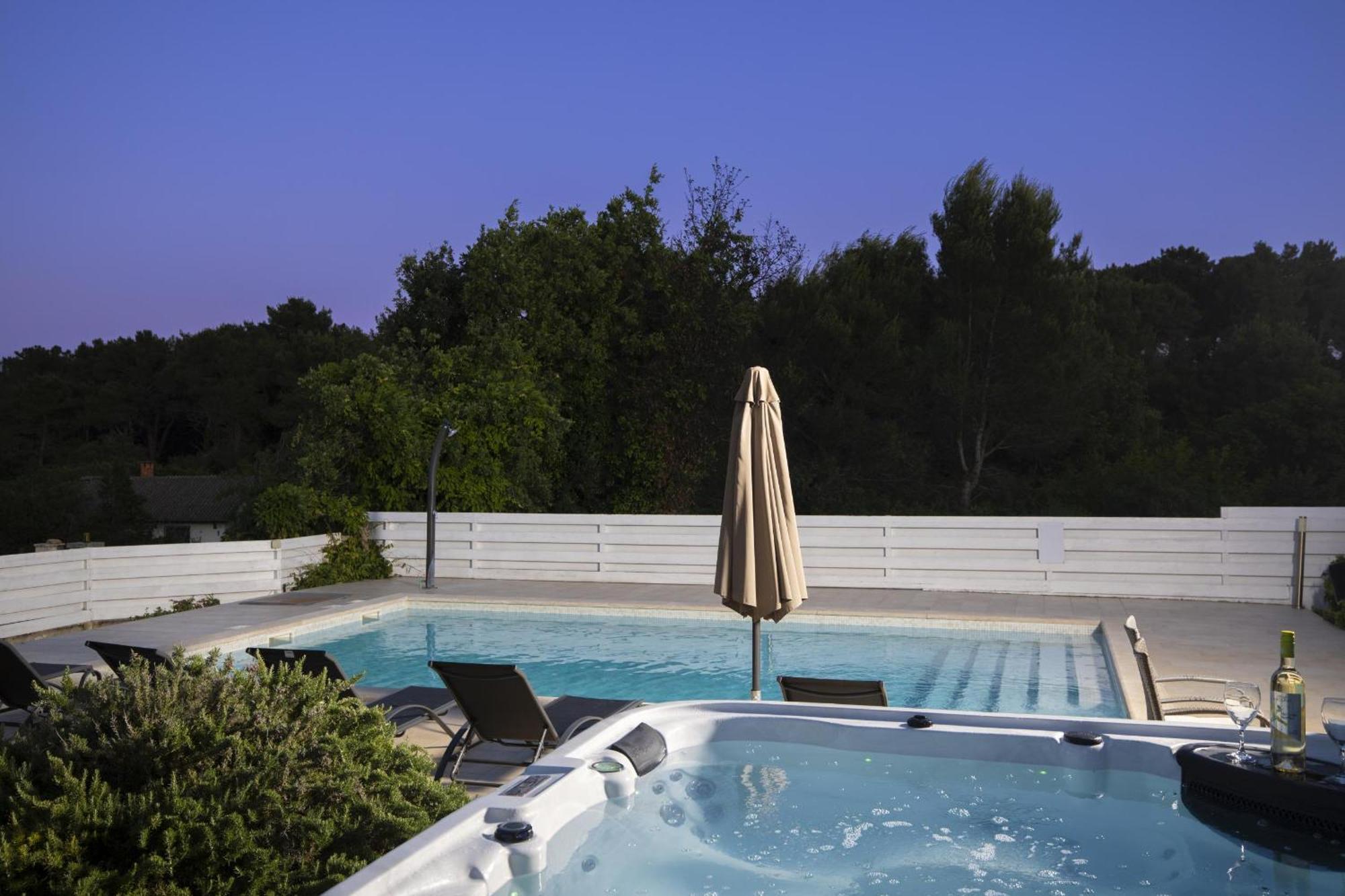 Villa Bella - Beautiful And Modern House With Pool, Souna, Jacuzzi & Playground, Liznjan - Istra Exteriér fotografie